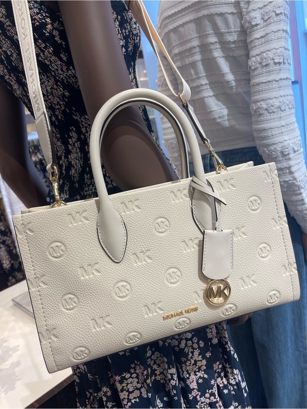 Michael Kors Mirella Md Logo Debossed Satchel Shoulder Tote Handbag
Lt Cream
NWT - Picture 10 of 16